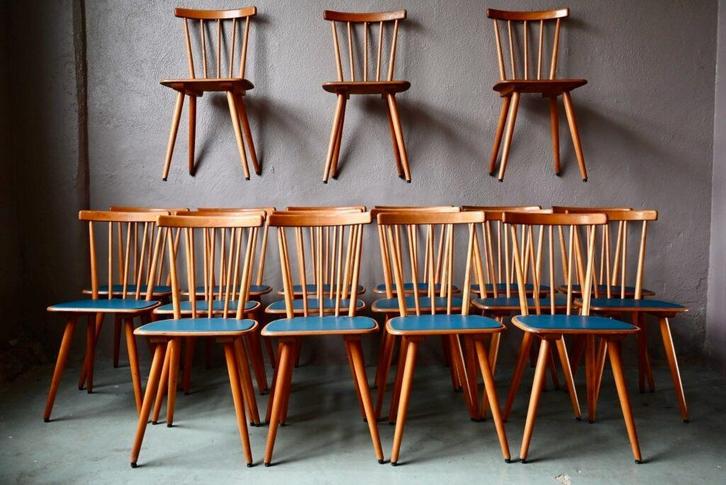Grand lot de 20 chaises scandinaves en bois anciennes série, Antiek en Kunst, Antiek | Meubels | Stoelen en Sofa's, Ophalen