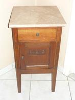 Decoratief antiek nachttafeltje., Enlèvement