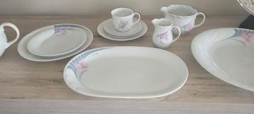 12- delig servies beschikbaar voor biedingen