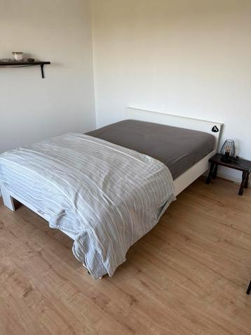 Dubbel bed te koop beschikbaar voor biedingen