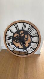 Wandklok  van hout, Huis en Inrichting, Woonaccessoires | Klokken, Ophalen of Verzenden, Zo goed als nieuw, Wandklok