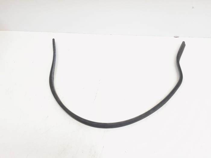 Caoutchouc capot d'un Volkswagen Golf, Autos : Pièces & Accessoires, Carrosserie & Tôlerie, Volkswagen, Utilisé, 3 mois de garantie