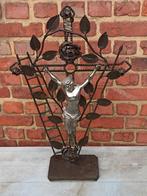 Crucifix art Nouveau, Enlèvement