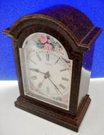 Horloge à quartz à poser Tyrol, plastique, chiffres romains, Maison & Meubles, Accessoires pour la Maison | Horloges, Analogique