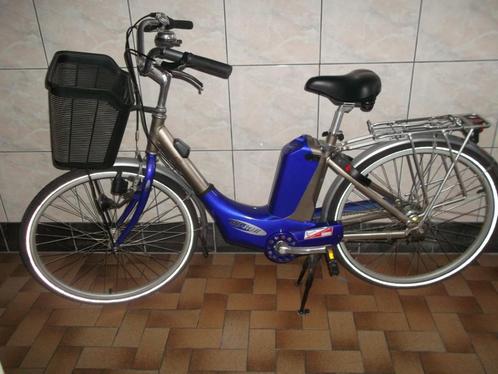 Electrische fiets in hoog blauwe kleur met vier versnellinge, Fietsen en Brommers, Fietsen | Meisjes, Versnellingen, Ophalen