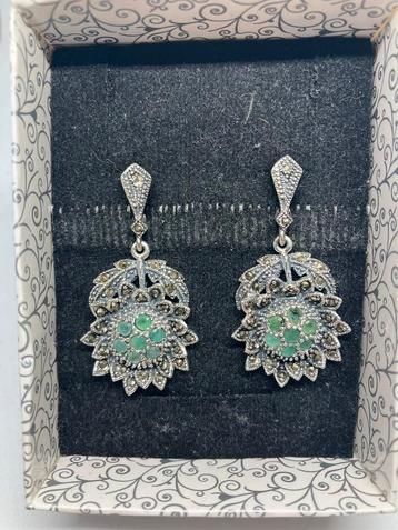 Vintage zilveren oorbellen met echte smaragd