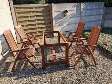 Houten tuinset  beschikbaar voor biedingen