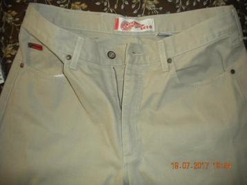 Jeansbroek beschikbaar voor biedingen
