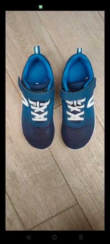 Mooie blauwe sneakers met witte zool, maat 36 beschikbaar voor biedingen