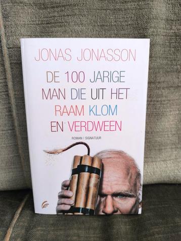 De 100 jarige man die uit het raam klom en verdween  beschikbaar voor biedingen