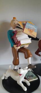 FIGURINE TINTIN PORTANT LES ALBUMS HERGE MOULINSART, Collections, Enlèvement, Comme neuf