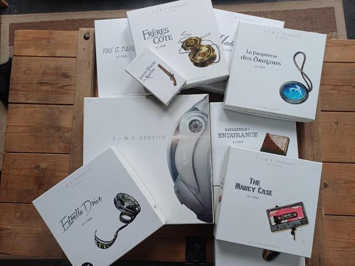 Time Stories - jeu de base + 8 extensions, Hobby en Vrije tijd, Gezelschapsspellen | Bordspellen, Zo goed als nieuw, Een of twee spelers