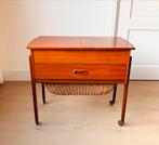 Deens design vintage naaikastje, Ophalen, Zo goed als nieuw, Accessoires