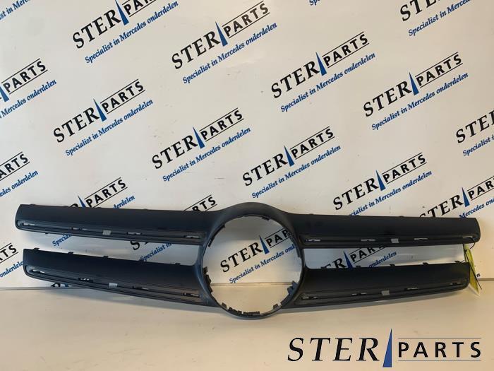 Grille van een Mercedes GLA (9999), Auto-onderdelen, Carrosserie, Mercedes-Benz, Gebruikt, 3 maanden garantie, Ophalen of Verzenden