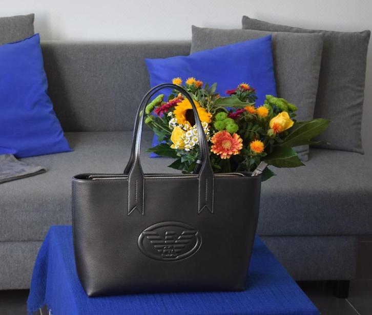 Emporio Armani Freda Logo Eagle Tote Bag – Gun Metal, Handtassen en Accessoires, Tassen | Damestassen, Zo goed als nieuw, Shopper