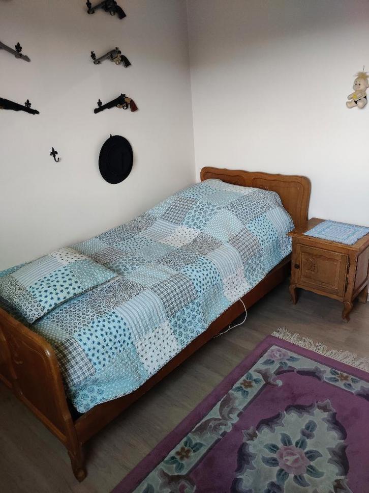 Massief eiken eenpersoonsbed met verstelbare lattenbodem, Huis en Inrichting, Slaapkamer | Bedden, Gebruikt, Eenpersoons, 90 cm