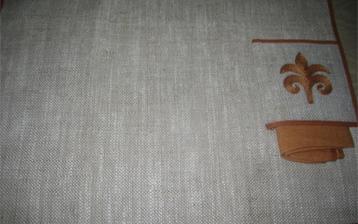 1 linnen tafelonderlegger + servet/ Nieuw beschikbaar voor biedingen