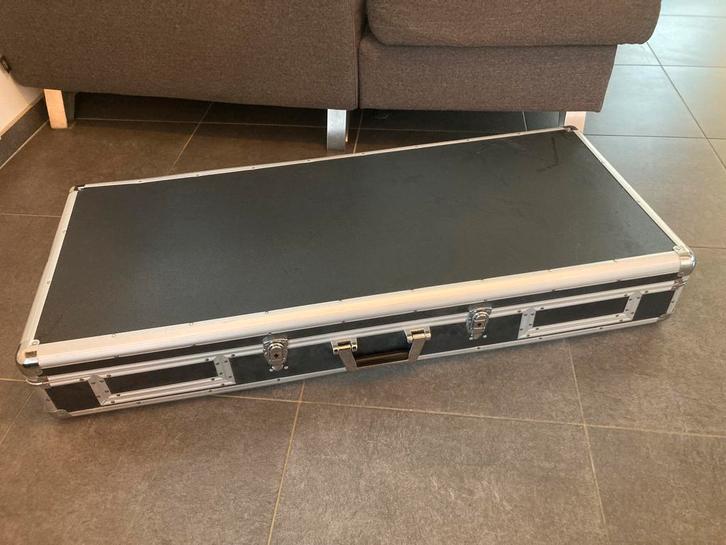 Flight-case Omnitronic 2 CD, 1 table de mixage 12 pouces, Musique & Instruments, Boîtiers & Valises, Utilisé, Flight case, Enlèvement