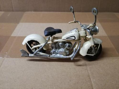 Harley davidson flathead miniatuur 1/24, Verzamelen, Automerken, Motoren en Formule 1, Zo goed als nieuw, Motoren, Ophalen of Verzenden