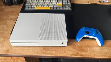 XBOX ONE S inclusief controller en kabels beschikbaar voor biedingen