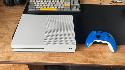 XBOX ONE S inclusief controller en kabels, Games en Spelcomputers, Spelcomputers | Xbox One, Zo goed als nieuw, Xbox One, Ophalen of Verzenden