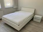 Bed + nachtkastjes + lattenbodem + matras, Huis en Inrichting, Slaapkamer | Bedden, Ophalen, Wit, 140 cm, Zo goed als nieuw