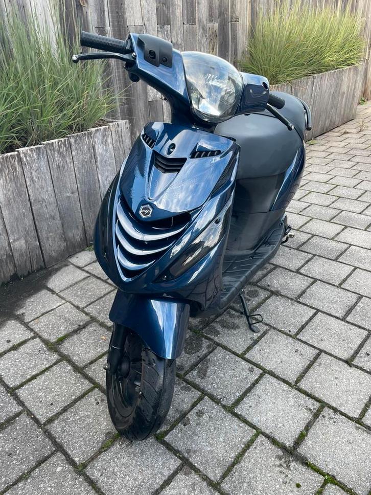 Piaggio zip 2 takt 50cc, Fietsen en Brommers, Scooters | Piaggio, Zo goed als nieuw, Zip, Klasse A (25 km/u), Tweetakt, Ophalen of Verzenden