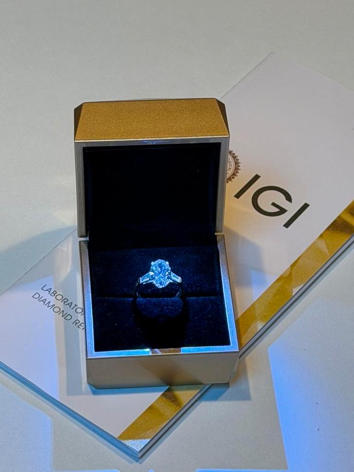 Gouden ring met VS2 diamant van 4 caraat!! met certificaat!, Handtassen en Accessoires, Ringen, Nieuw, Dame, 17 tot 18, Geel, Goud