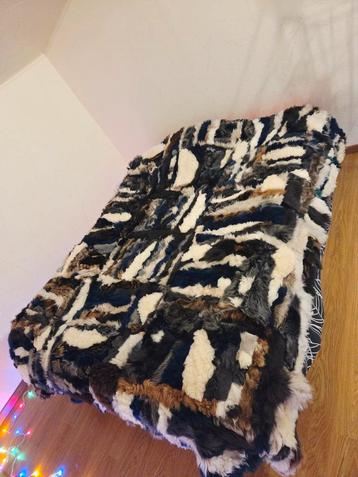 Couverture en peau de Mouton  beschikbaar voor biedingen