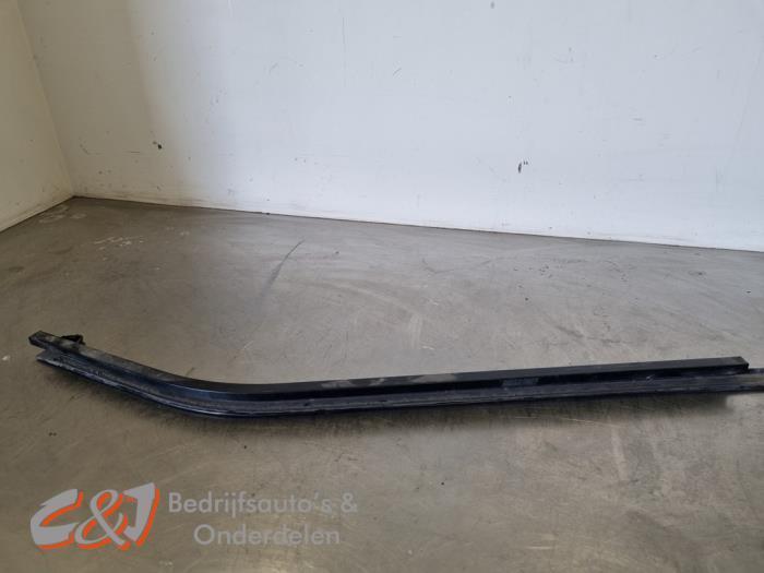 Rail porte coulissante gauche d'un Renault Trafic, Autos : Pièces & Accessoires, Carrosserie & Tôlerie, Renault, Utilisé, 3 mois de garantie