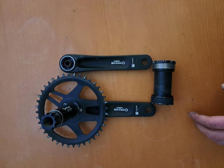 PRAXIS Alba M30 Crankstel + Praxis T47 trapas, Fietsen en Brommers, Fietsonderdelen, Zo goed als nieuw, Algemeen, Crankstel of Pedalen