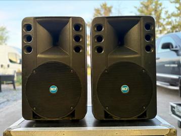 2x RCF ART 300A actieve speakers in flightcase beschikbaar voor biedingen