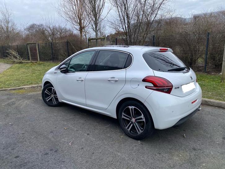 Verkoop voor België 208 GT Line, Auto's, Peugeot, Particulier, ABS, Achteruitrijcamera, Adaptieve lichten, Adaptive Cruise Control