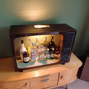 TV vintage SBR Filtromatic transformée en armoire