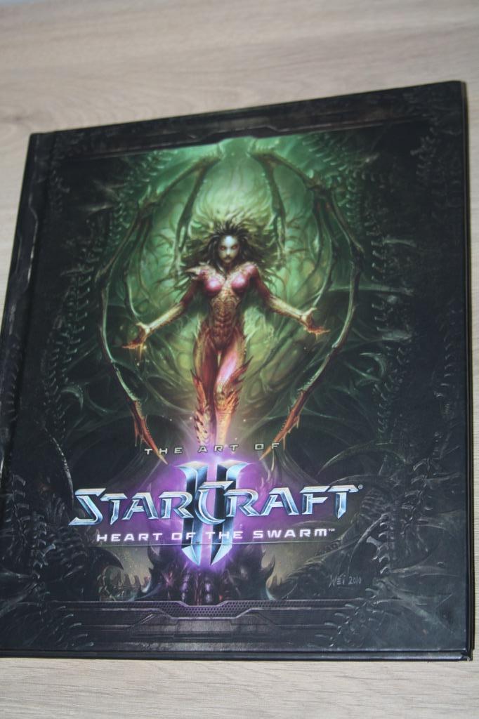 HC boek , The Art of StarCraft , Heart of the Swarm 2012, Boeken, Fantasy, Zo goed als nieuw, Ophalen of Verzenden