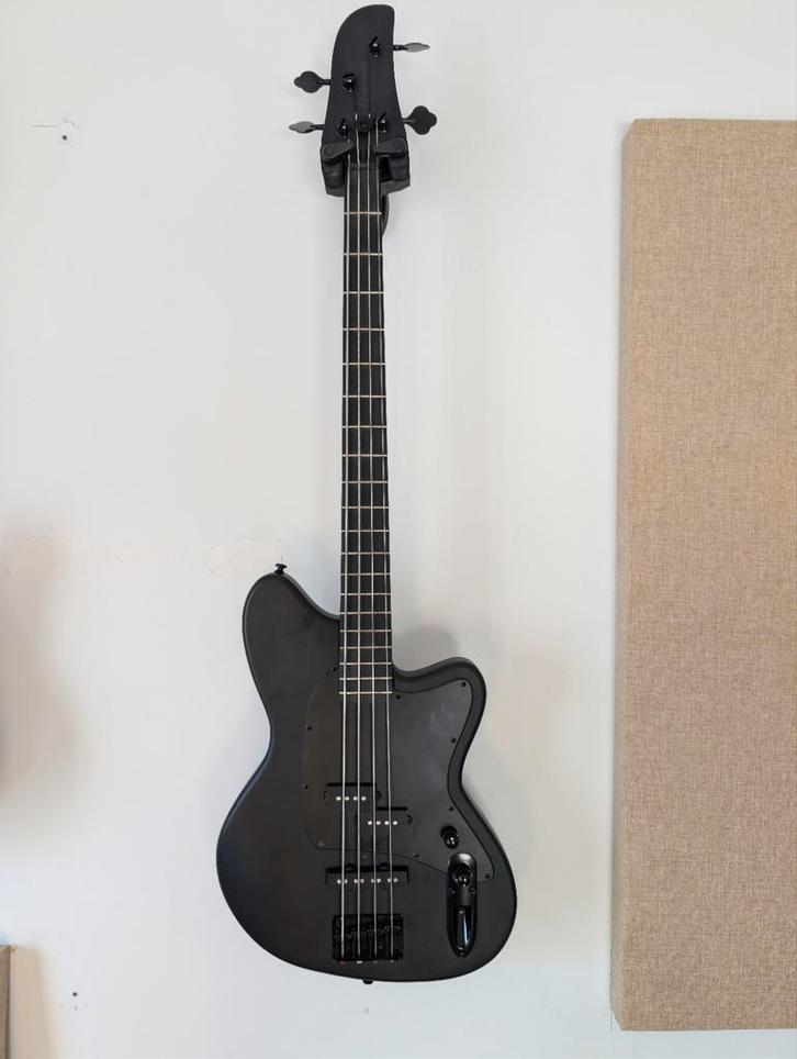 Ibanez TMB 420 noir mat, Musique & Instruments, Instruments à corde | Guitares | Basses, Enlèvement