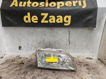 Koplamp rechts van een Volvo V40 beschikbaar voor biedingen