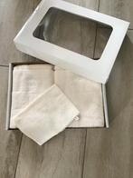 2 nieuwe handdoeken in geschenkverpakking, Ophalen of Verzenden