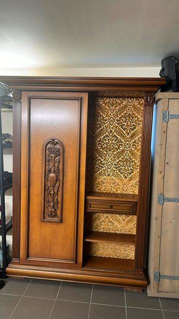 Vintage kast beschikbaar voor biedingen