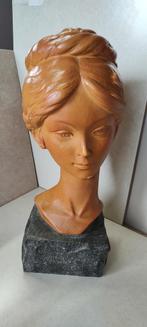 Belle sculpture buste tête fille sur pierre signé signature, Antiquités & Art, Enlèvement ou Envoi
