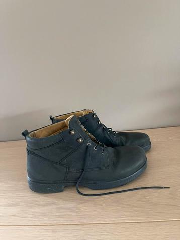 Donker blauwe hoge heren schoenen Zien eruit als zwarte beschikbaar voor biedingen