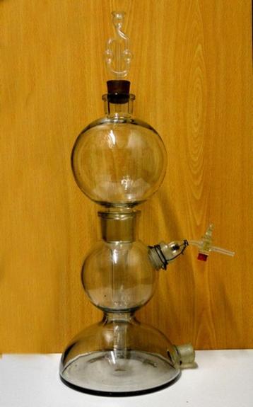 Magnifique appareil de chimie en verre, très décoratif