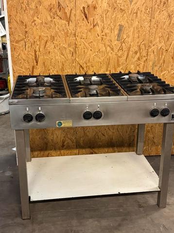 Groot gasvuur met 5 bekken en een onderbouw oven beschikbaar voor biedingen