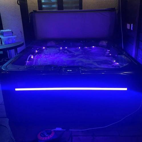 Exclusieve en krachtige 3pers jacuzzi /3 pompen/muziek, Tuin en Terras, Tuinsets en Loungesets, Nieuw, 2 zitplaatsen, Ophalen of Verzenden