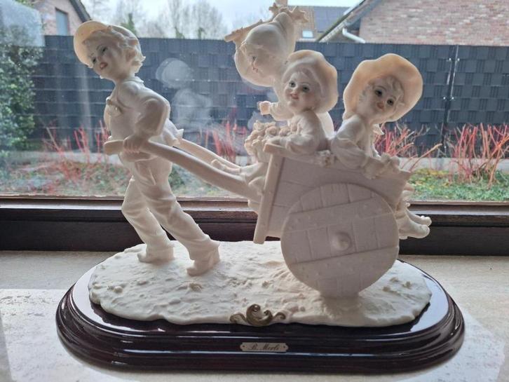 Capodimonte porseleinen beeldengroep met vrolijke scène, Antiek en Kunst, Kunst | Beelden en Houtsnijwerken, Ophalen