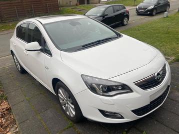 Voiture  beschikbaar voor biedingen