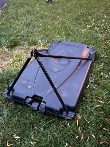 Basketbal paal beschikbaar voor biedingen