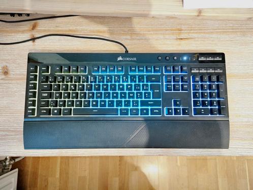 Corsair RGB-toetsenbord als nieuw + polssteun, Computers en Software, Toetsenborden, Zo goed als nieuw, Azerty, Bedraad, Ergonomisch