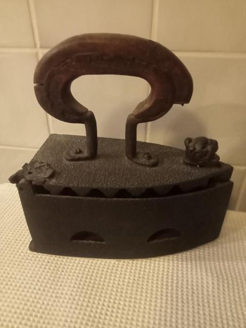 oud gietijzeren houtskoolijzer, Antiek en Kunst, Antiek | Woonaccessoires, Ophalen of Verzenden