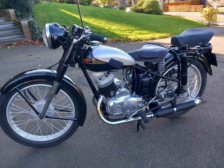 GILLET HERSTAL motorfiets 1952— wedstrijdconditie -, Motoren, Motoren | Oldtimers, 1 cilinder, Ophalen